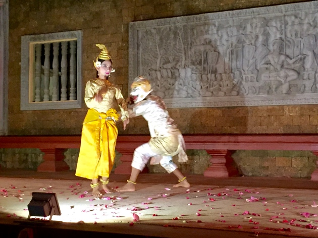 Siem Reap–Raffles Hotel d'Angkor Golden Mermaid Dance